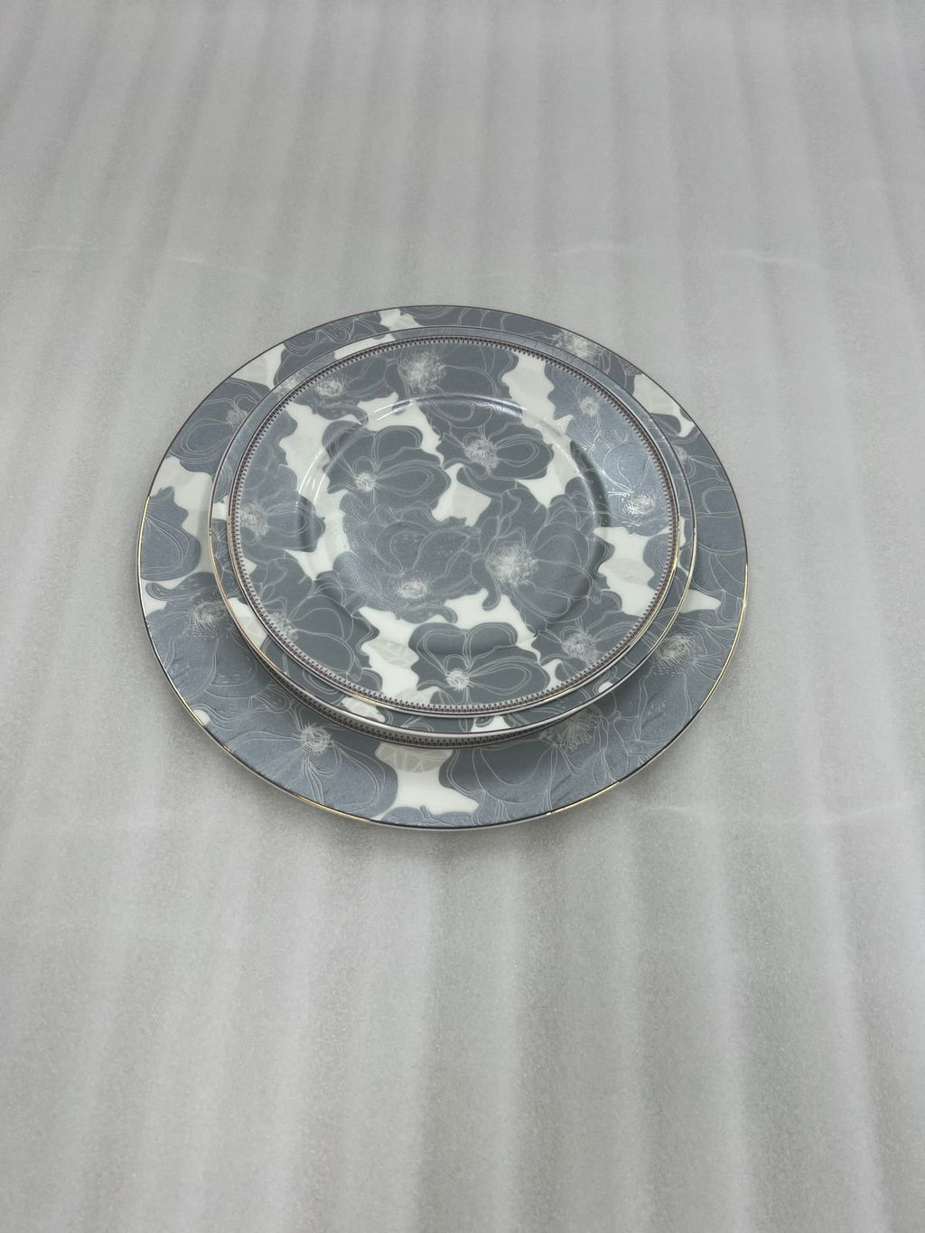 18-Piece Super Bone Floral Plate Set