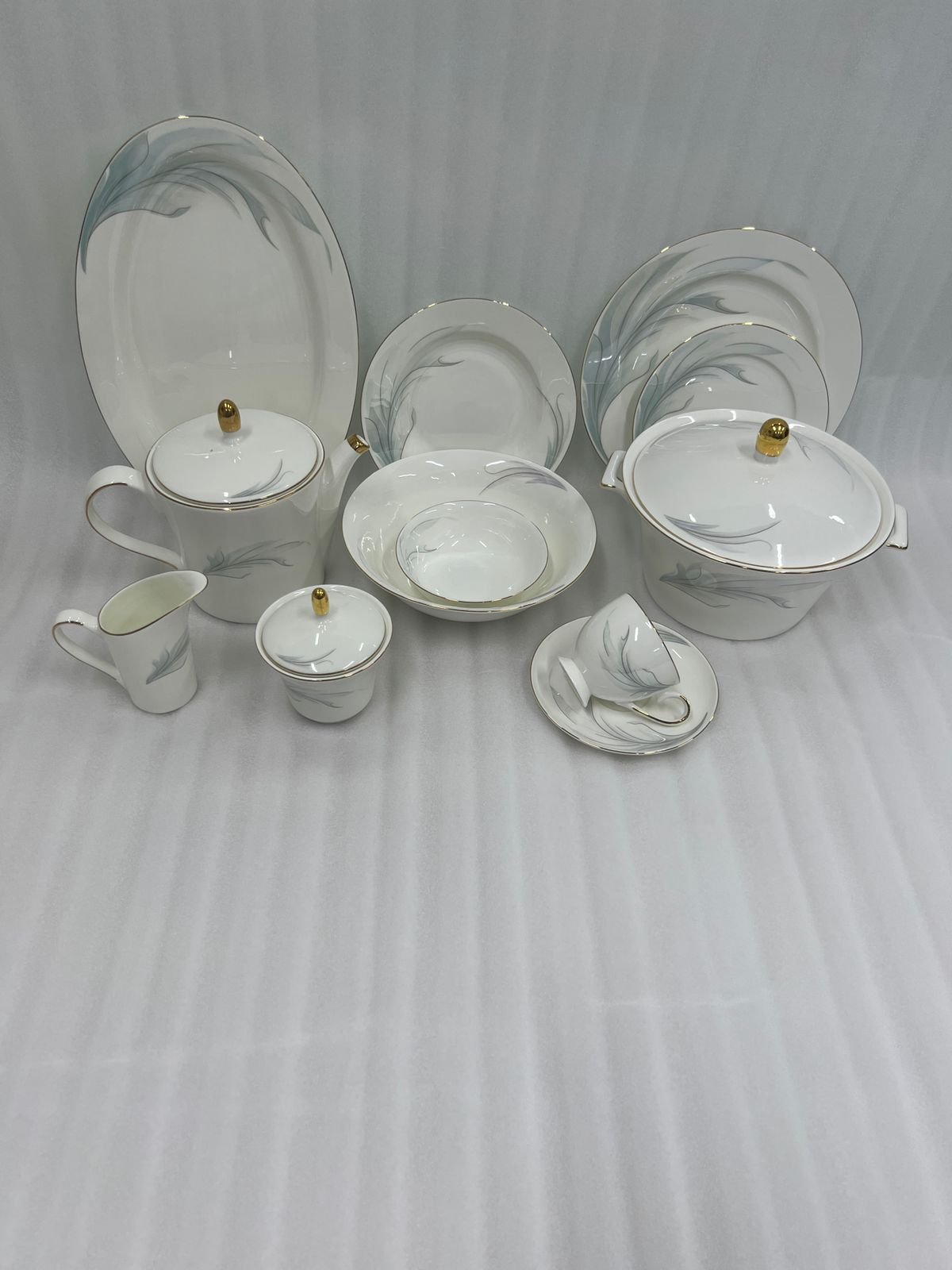 Beautiful Super Bone Dinner Set